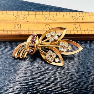 Vintage leafy floral rhinestone cutout brooch pin amethyst purple clear jewels